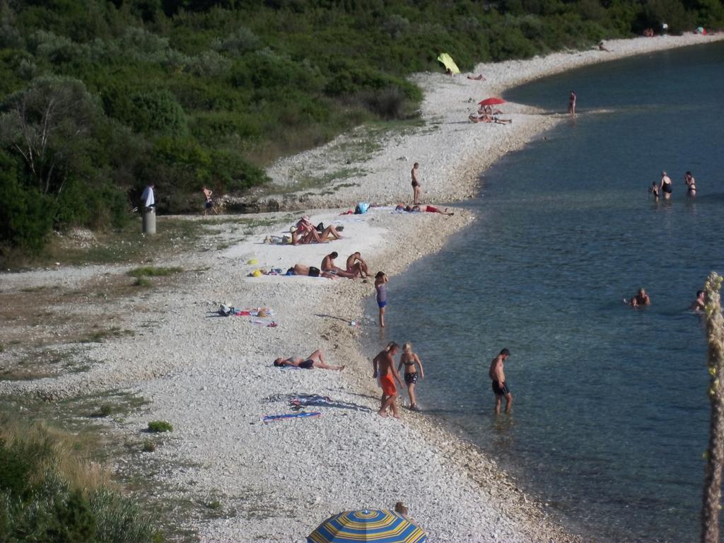 Guesthouse Budima Banići Exteriör bild