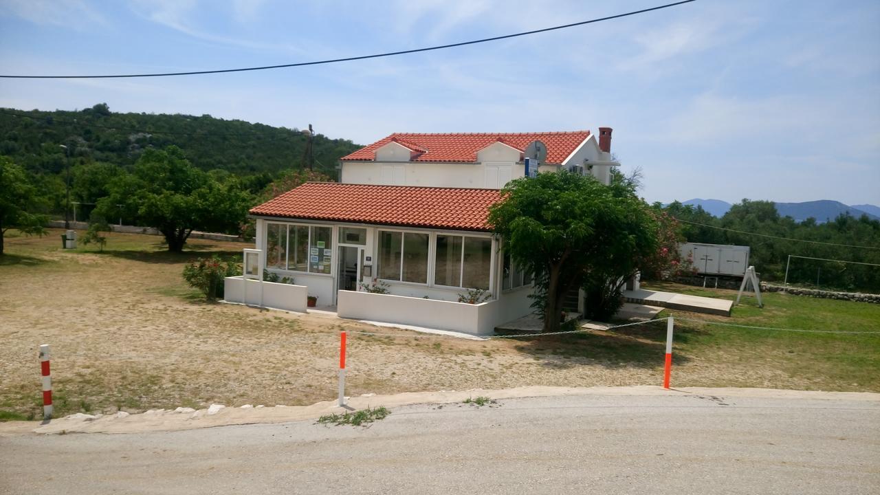 Guesthouse Budima Banići Exteriör bild